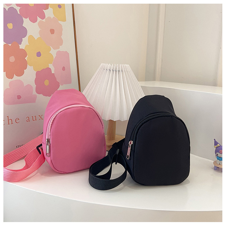 The new children's solid color lightweight and versatile chest bag is simple, trendy and fashionable. It is a single-shoulder crossbody bag for boys and girls Application Scenario