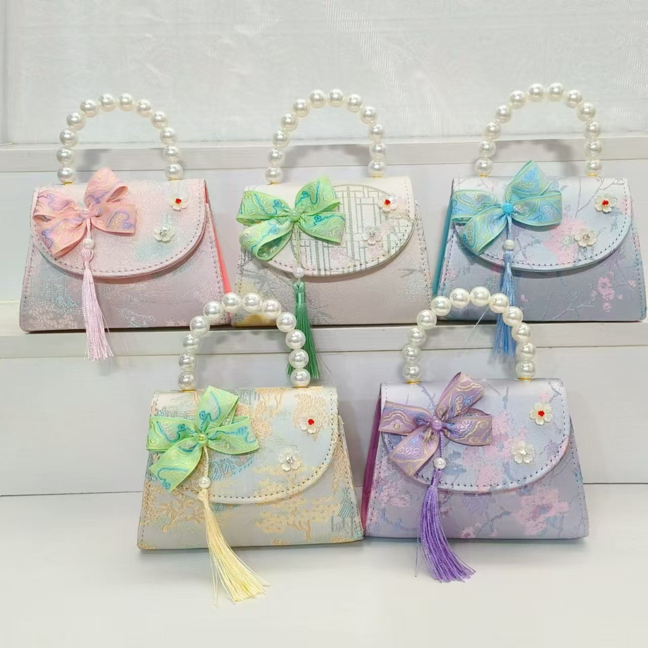 Children's bags, Chinese-style bow tassel girls' shoulder bags, little princess pearl hand-held storage coin purifiers wholesale details Picture
