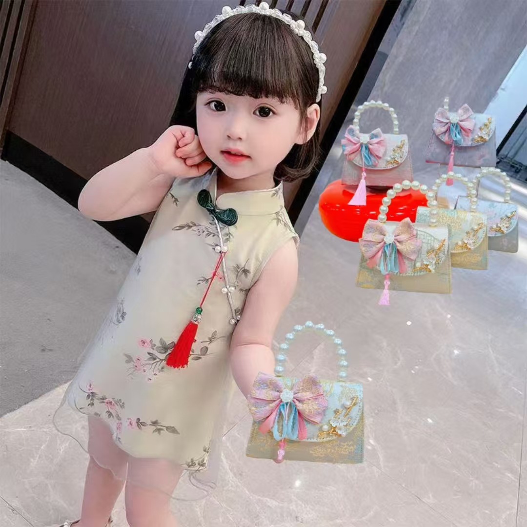 Chinese-style princess bag, chain small square bag, pearl handbag, girl crossbody Hanfu accessory bag, Children's Day gift Application Scenario