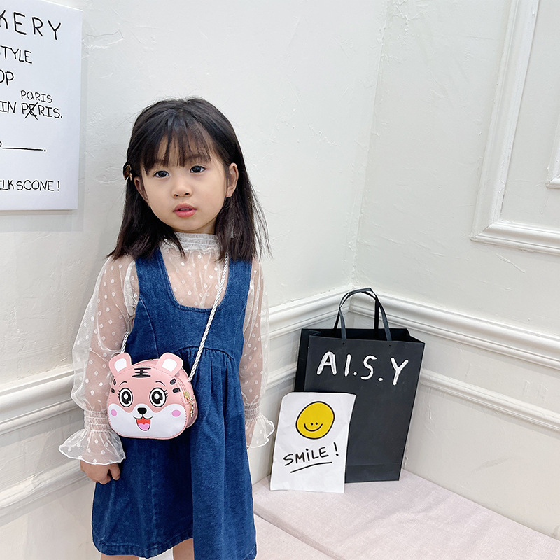 2022 Year of the Tiger New Children's coin Purse, Auspicious Tiger crossbody fashionable pu cute single-shoulder bag for both men and women Application Scenario