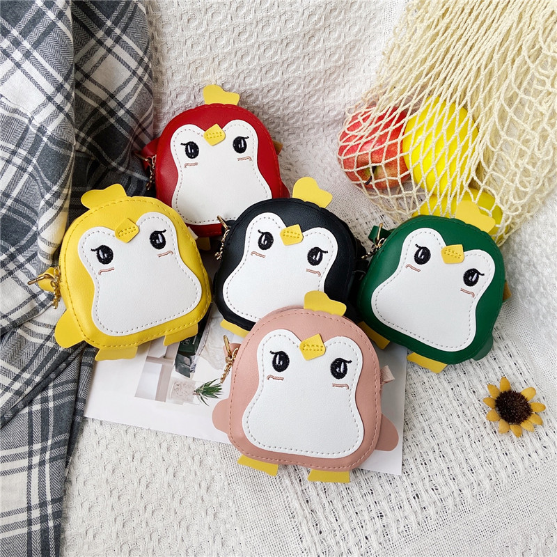 Children's bags for boys and girls are super cute. Baby crossbody bag, penguin cartoon coin purse, mini accessories, single-shoulder bag full figure