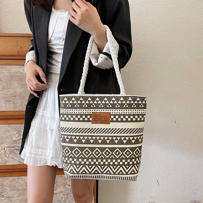 Cross-border tote bags for women, new trendy printed single-shoulder bags, large-capacity urban commuting bags, wholesale from manufacturer Specification drawing