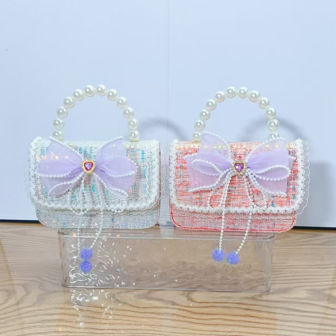Bow princess bag, pearl handbag, chain crossbody children's bag, Chanel-style girl's single-shoulder bag, girl's gift Application Scenario