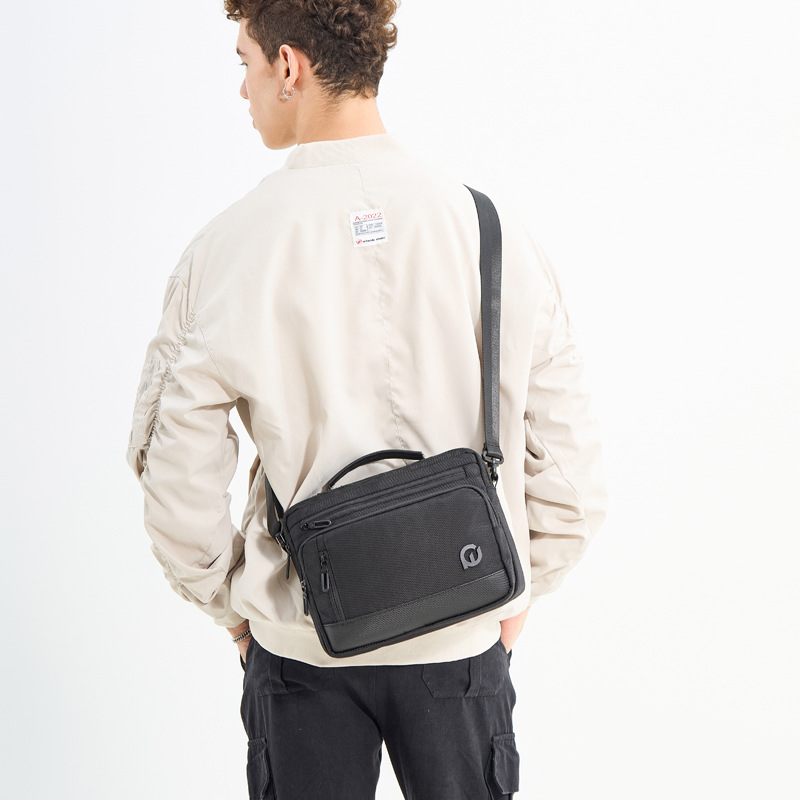 The new WEPOWER men's crossbody bag, a trendy and high-end single-shoulder bag, is a large-capacity commuter small crossbody bag for men Specification drawing