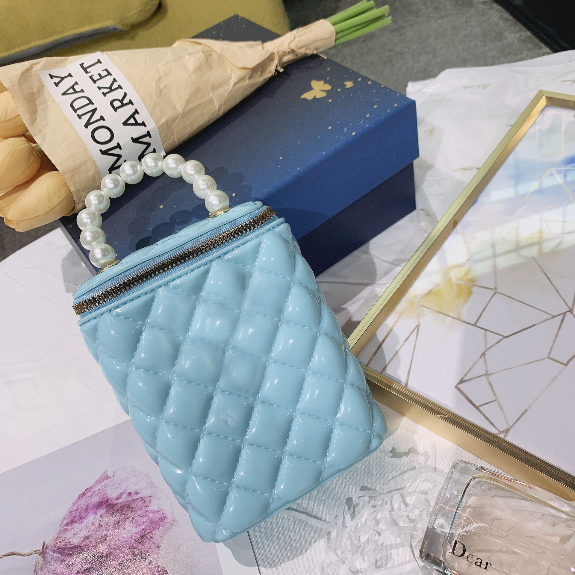 2025 Summer new style jelly bag, vertical diamond-shaped chain cosmetic bag, pearl hand bag, shoulder crossbody small bag for export Item Picture