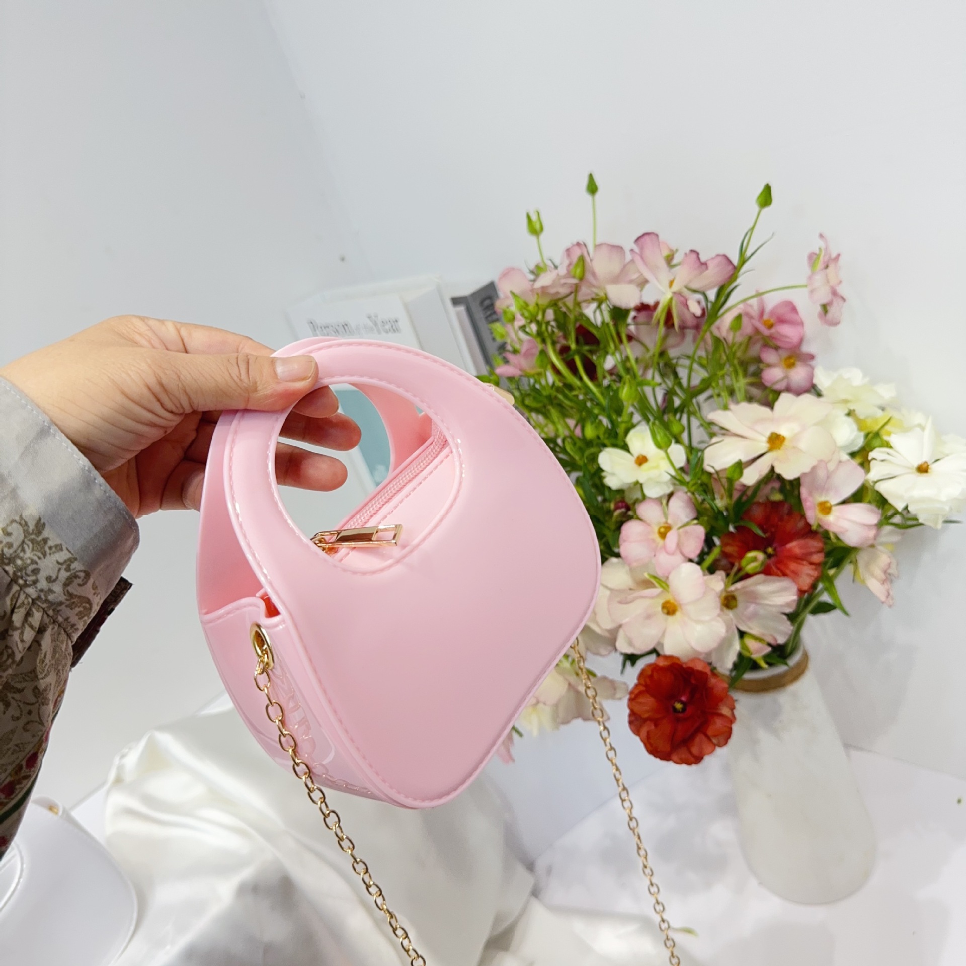 In 2025, the new cross-border best-selling jelly bag, hand-held bill of lading, shoulder diagonal cross, children's PVC bag, coin purse, children's bag Item Picture