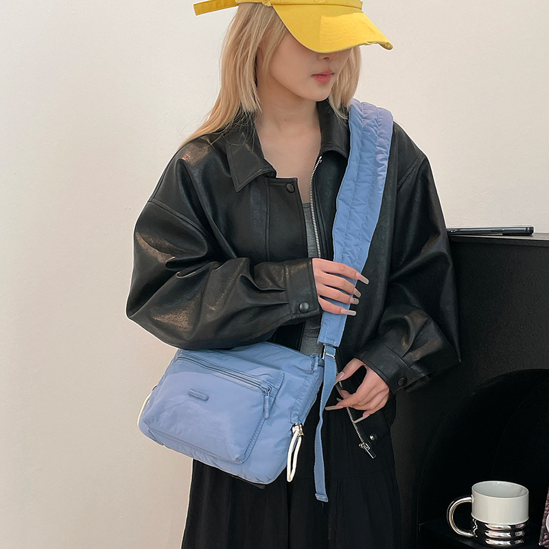 Colorful Fox Japanese niche drawstring cloud pleated women's bag, light and casual commuting single-shoulder crossbody bag details Picture