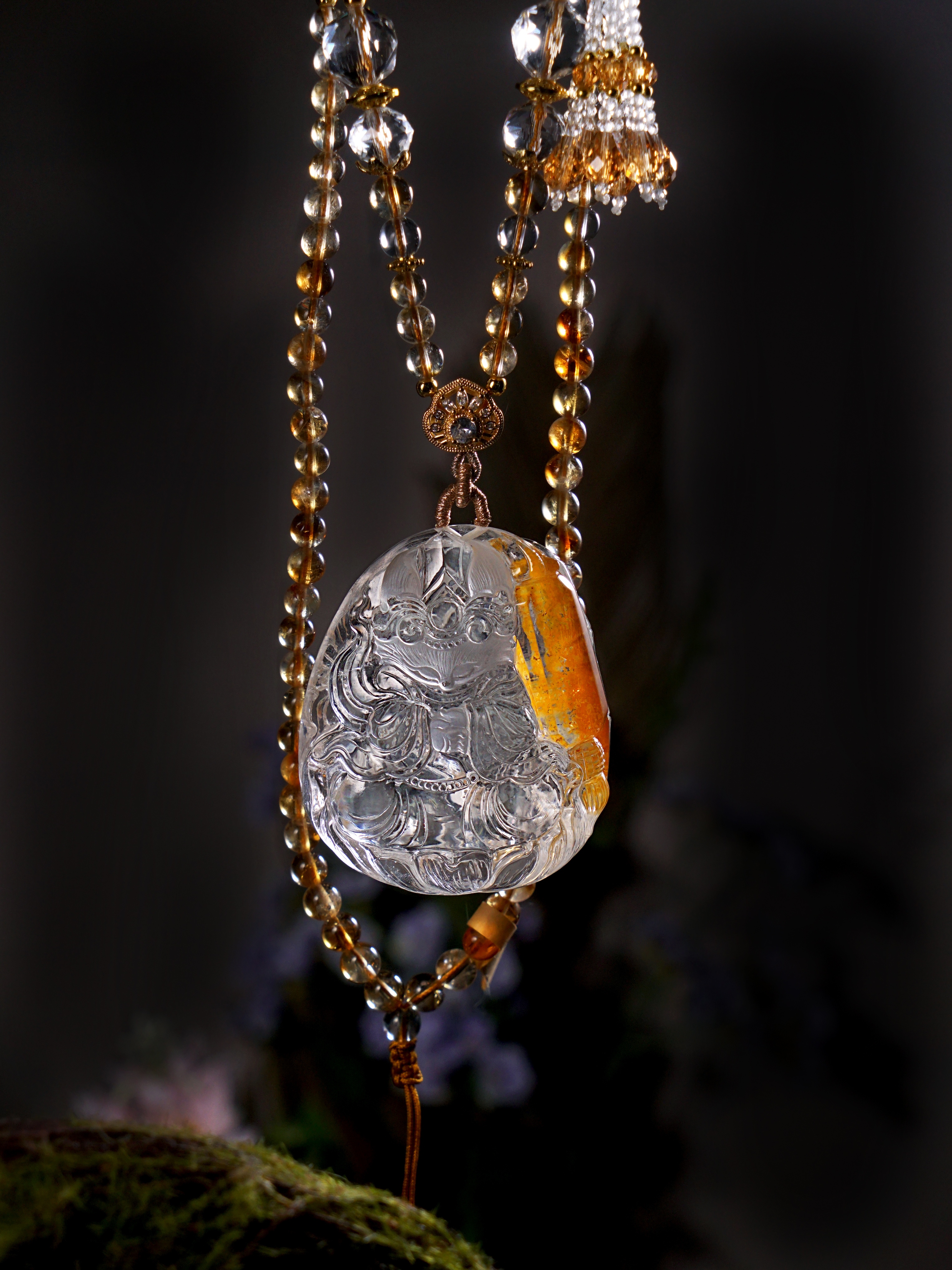 天然俏色七彩黄胶花九尾狐水晶吊坠