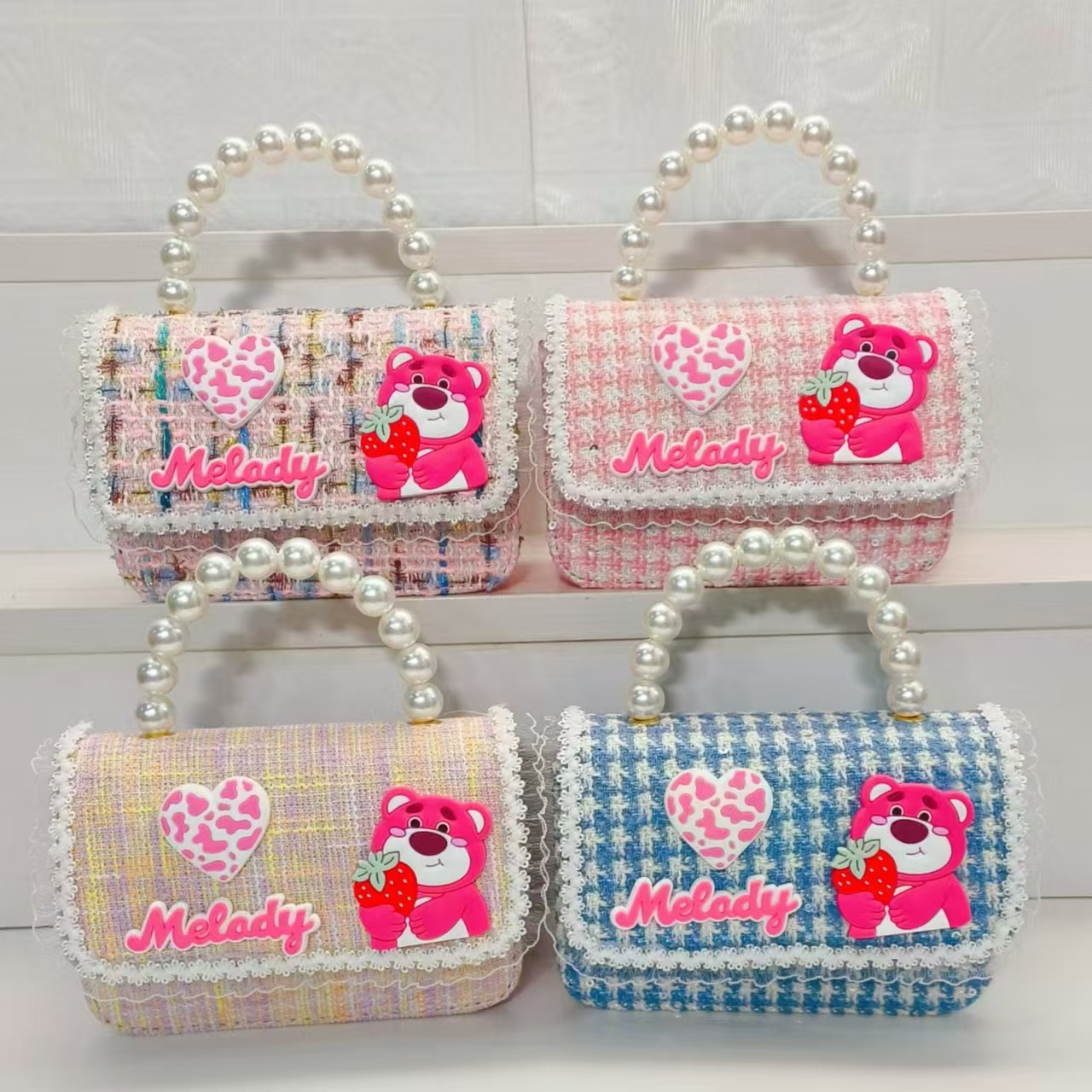 Pearl handbag, strawberry bear children's bag, crossbody loose change accessory bag, little girl lucky money bag, chain small square bag Specification drawing