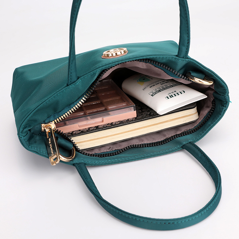 Colorful Fox's new mini underarm bag, Korean version trendy single-shoulder bag, mobile phone, key, lipstick and handbag Application Scenario