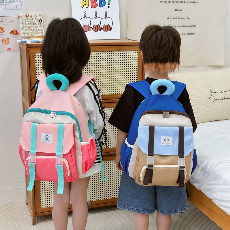 2024 New color-blocking children's backpacks for kindergartens, primary school students, boys and girls, and lightweight travel backpacks Application Scenario