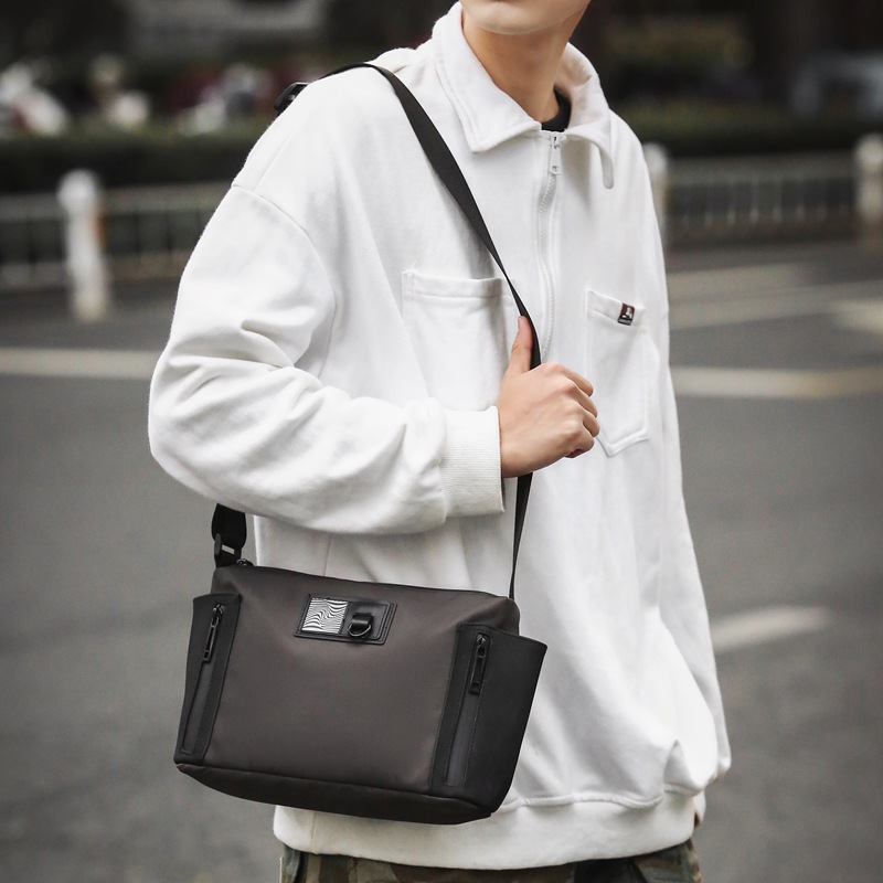 The new WEPOWER simple and casual crossbody bag is a fashionable and trendy small crossbody bag for men's business trips details Picture