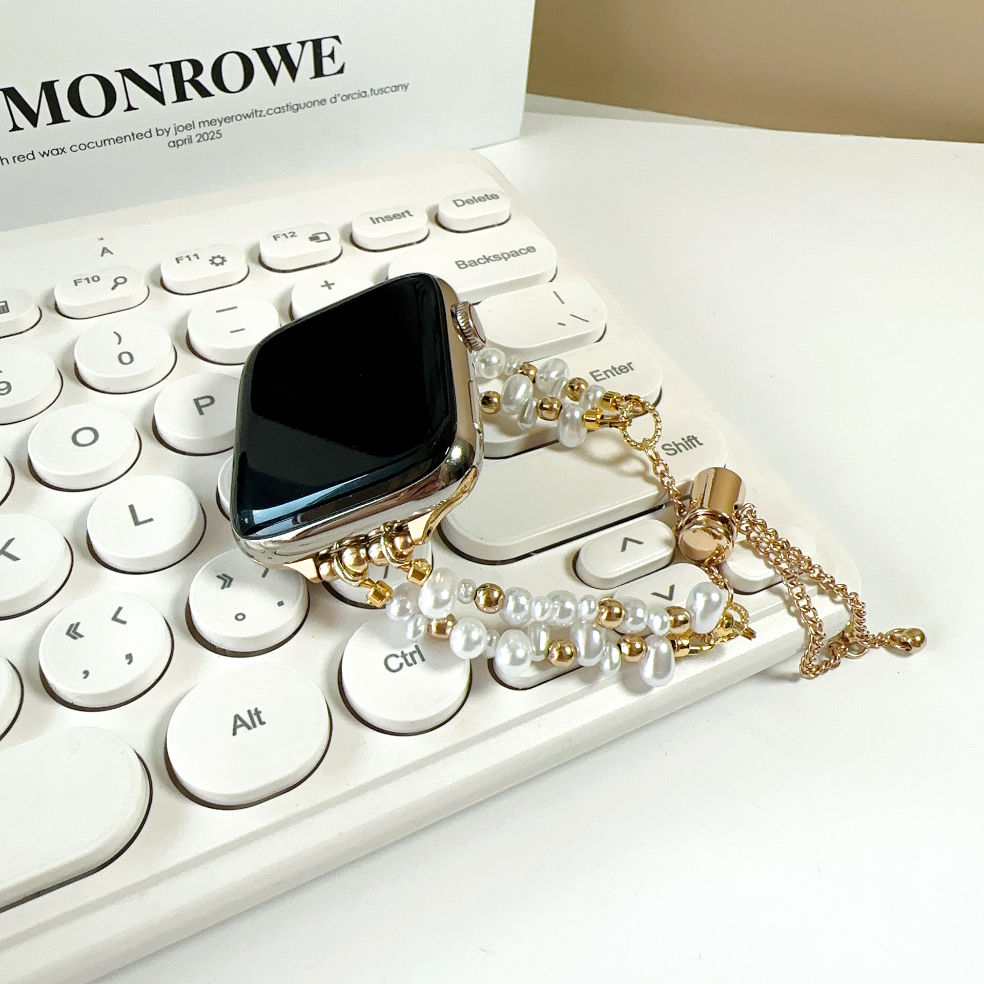 The new iwatch S10 irregular pearl bracelet for women is thin and suitable for Apple watch straps and Huawei ins style details Picture