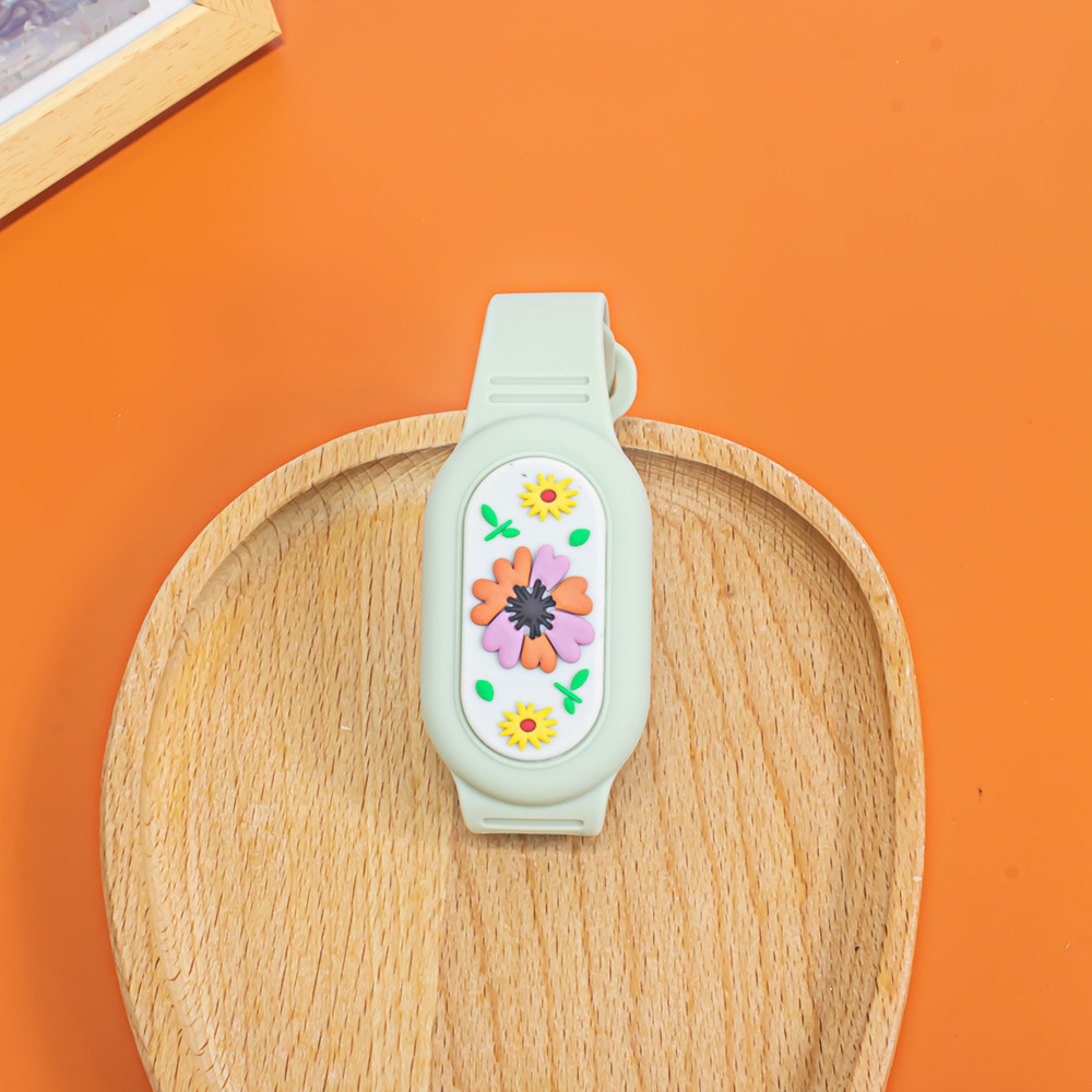 Suitable for SAMSUNG Galaxy SmartTag2 anti-loss device waterproof silicone wristband patch Cartoon style Application Scenario