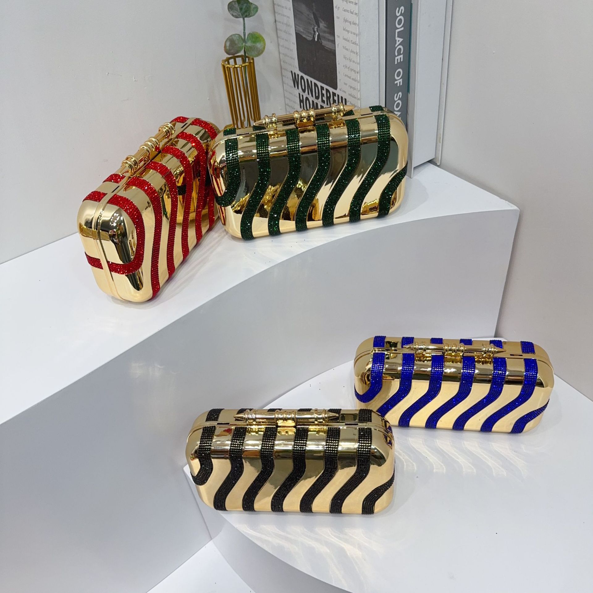 Cross-border European and American striped sequin acrylic bags, evening bags, fashionable sequin clutch bags, cheongsam evening dress bags Specification drawing