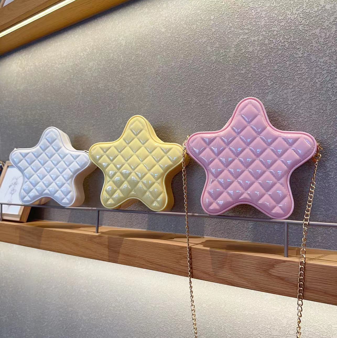 The 2025 new diamond-shaped women's crossbody bag, fashionable chain bag, girlish single-shoulder bag, star bag and cute cartoon bag full figure