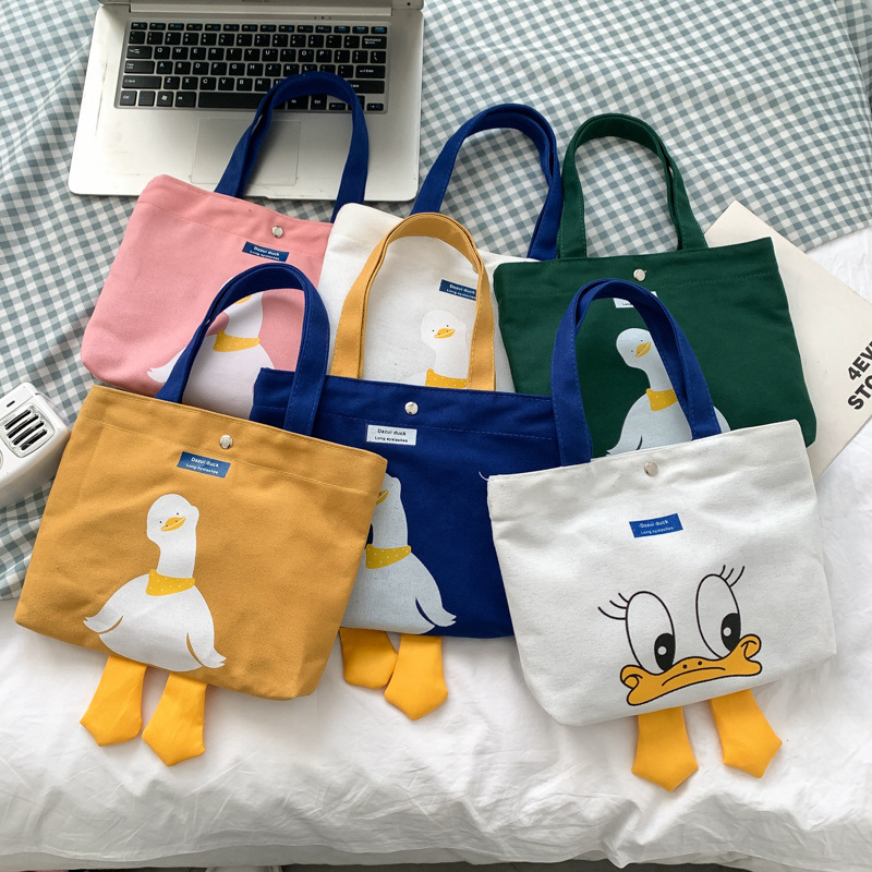 The new summer canvas women's bag is cute and fashionable. It's a small square bag, fresh and simple. It's a single-shoulder student bag and a hand-held small bag details Picture