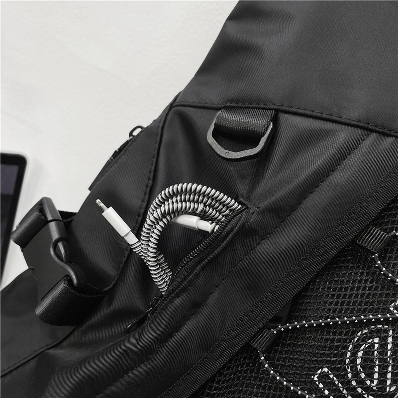 WEPOWER's new trendy large-letter men's and women's chest bag, a large-capacity single-shoulder crossbody bag for motorcycle workwear Application Scenario