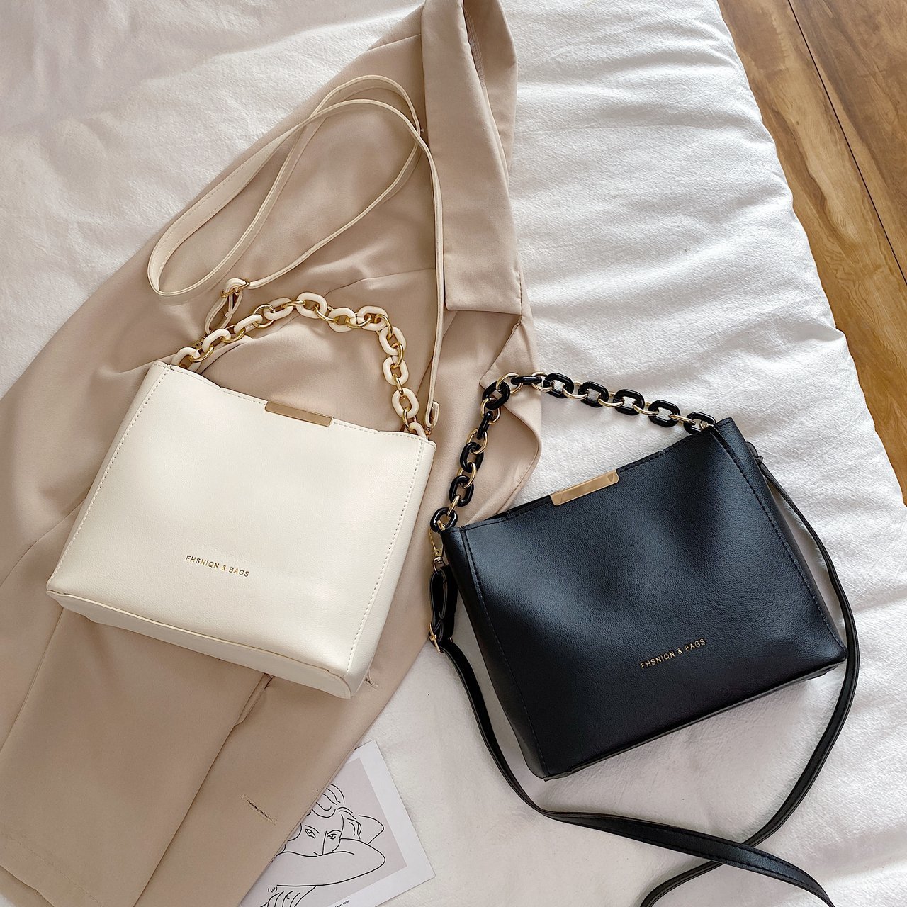 The 2022 new Korean-style women's bucket bag is a trendy spring and summer single-shoulder crossbody bag for young women. It's a cute and simple commuting bag for women Specification drawing