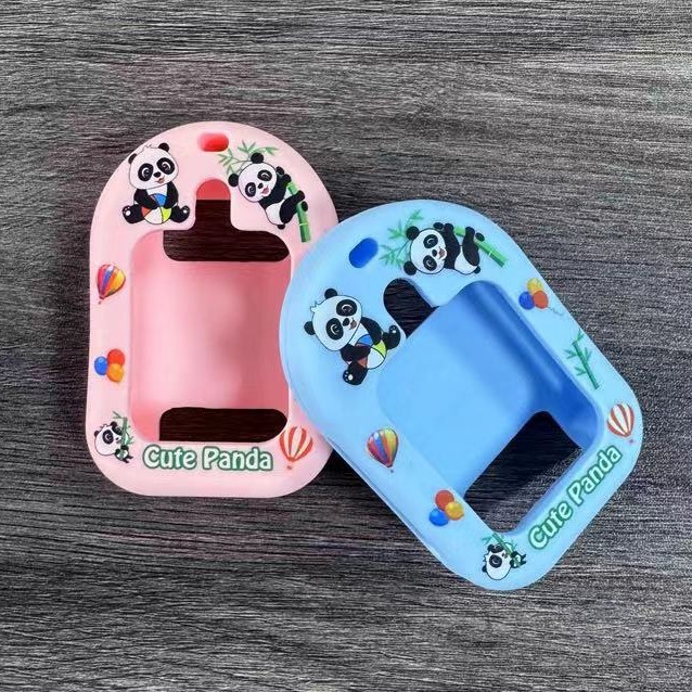 Universal children's smartwatch color cartoon protective case, smartwatch silicone pendant neck strap Application Scenario
