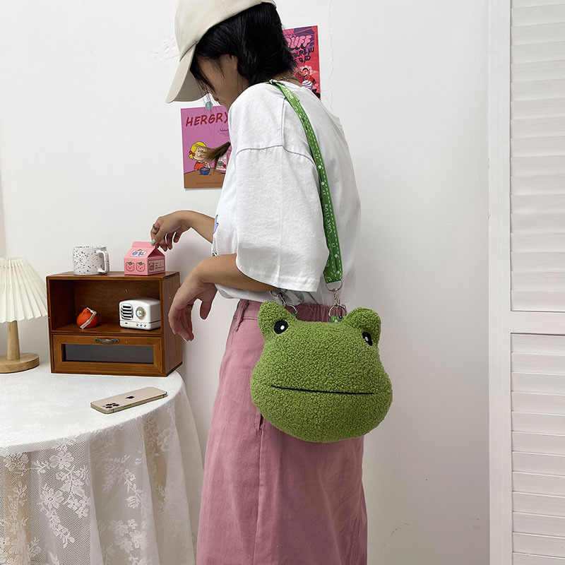 2021 Autumn New stylish and cute green frog single-shoulder crossbody bag wallet plush toy birthday gift for girls details Picture