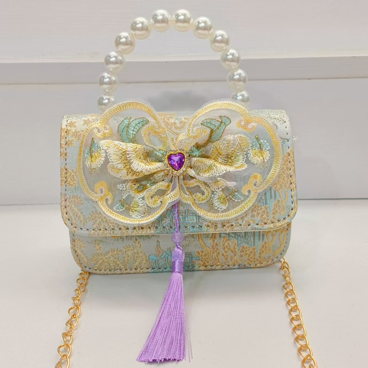 Pearl handbag, Chinese-style bow square bag, chain crossbody bag, girl's Hanfu, ancient-style accessory bag, girl's gift Application Scenario