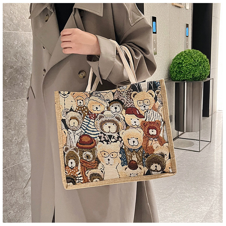 Large-capacity linen handbag for women, 2024 new style, fashionable and trendy shoulder bag, versatile and stylish bear tote bag for women Application Scenario
