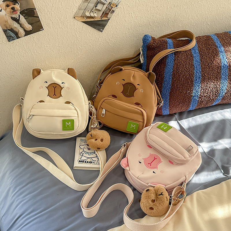 Children's Capibara crossbody bag, little girl's light and fashionable single-shoulder bag for travel, boy's cute capybara mini backpack full figure