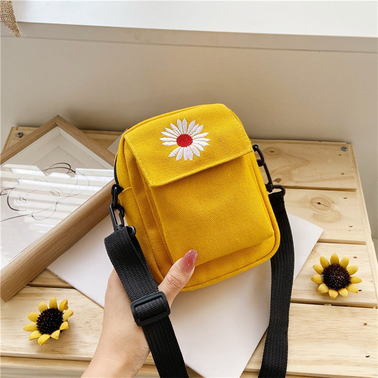 Little Daisy Canvas small bag for Girls, 2024 new style ins Japanese crossbody bag, artistic student single-shoulder mobile phone bag for girls full figure