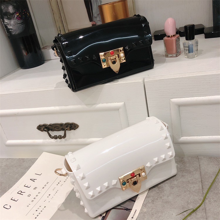 Summer 2025 new macaron jelly bag, pvc rivet drill mini square bag, crossbody seaside single-shoulder bag Application Scenario