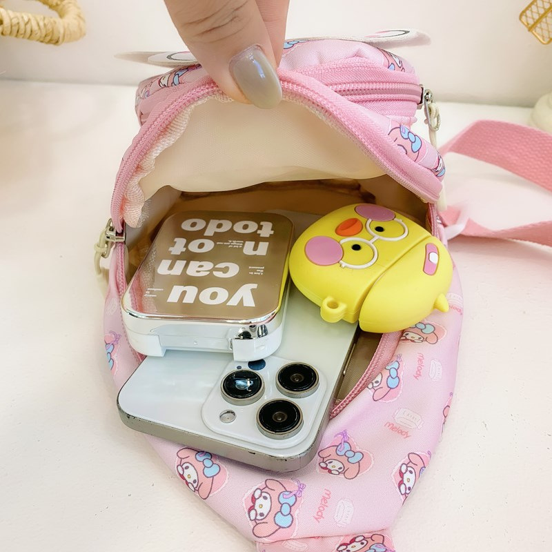 Wholesale new cross-border small-sized children's chest bags with double zippers and large capacity, cute single-shoulder bags for boys and girls in kindergartens Application Scenario