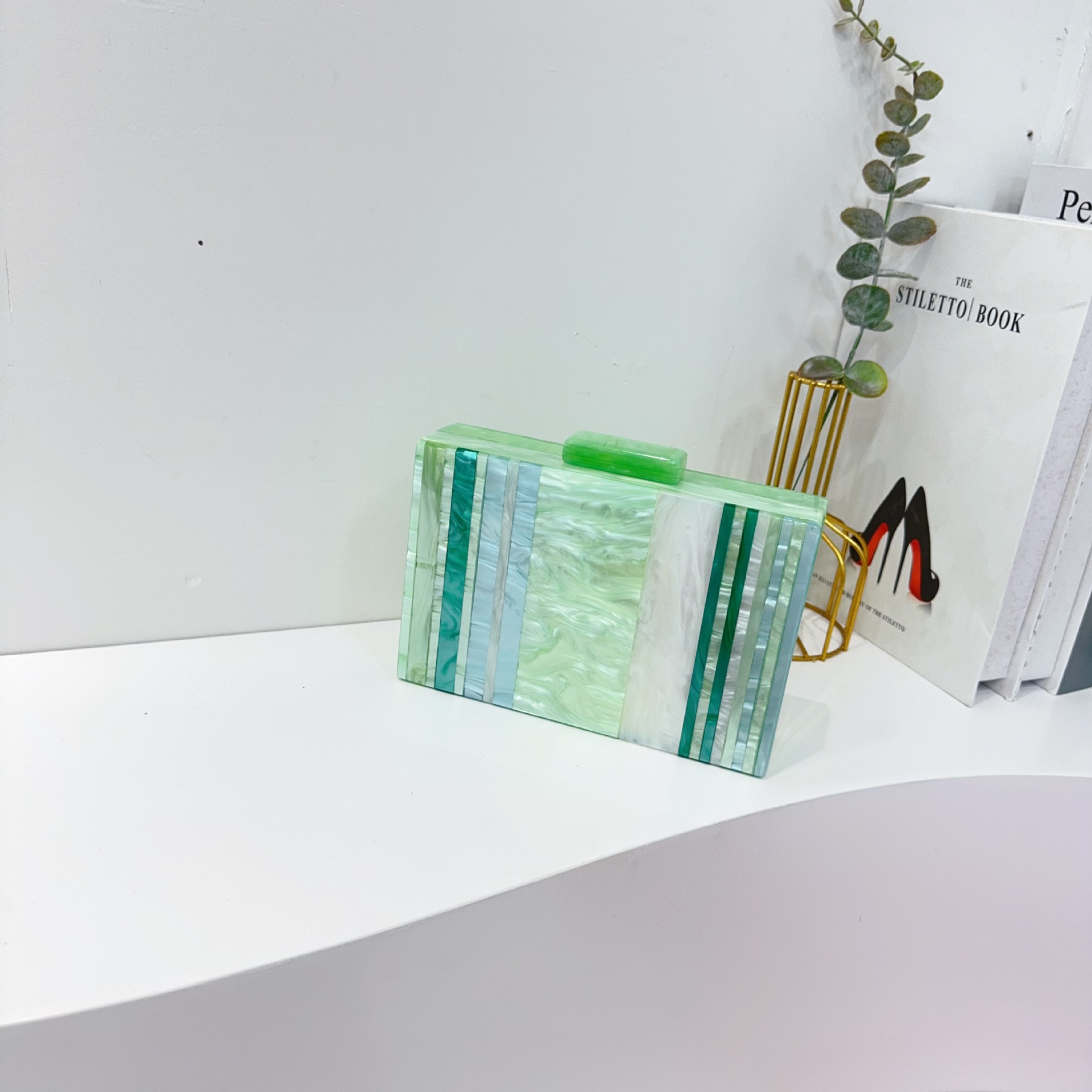 Cross-border foreign trade ladies' new European and American color-blocking acrylic handbag, wedding banquet chain crossbody bag Item Picture
