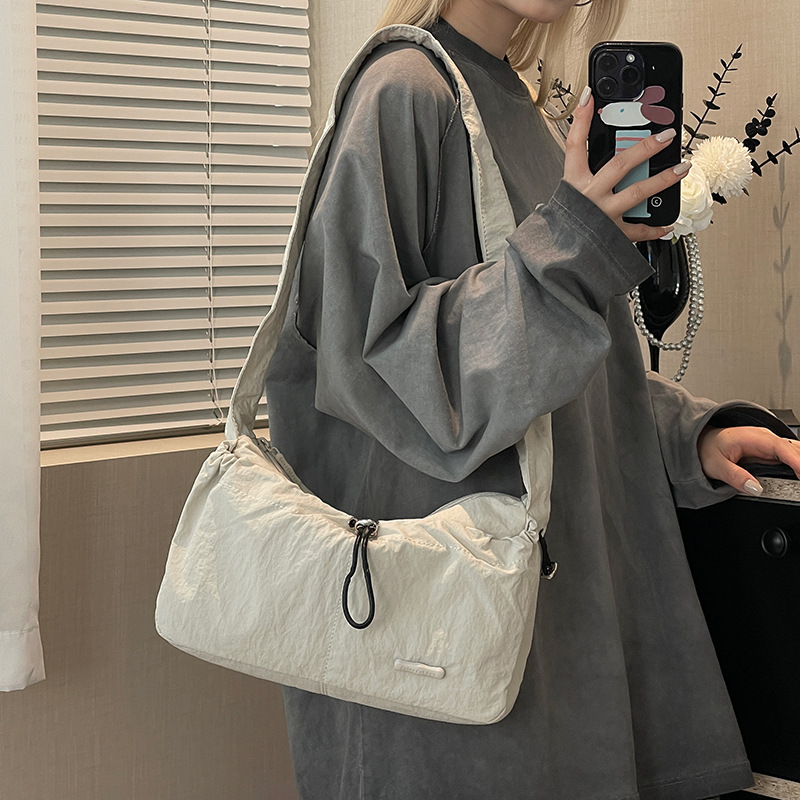 Colorful Fox Korean niche and cute ins nylon versatile pleated cloud bag Women's shoulder bag armpit bag Application Scenario