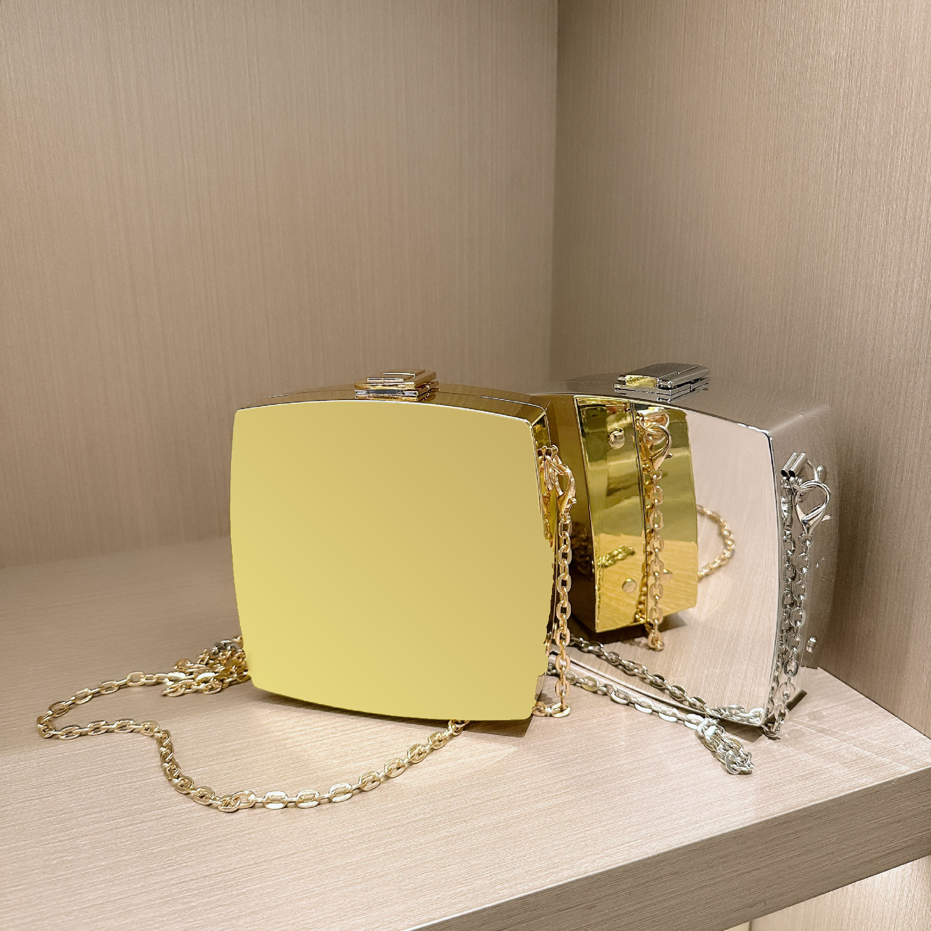 2025 New acrylic bag, square box bag, single-shoulder crossbody chain, women's makeup bag, fashionable cross-border clutch full figure