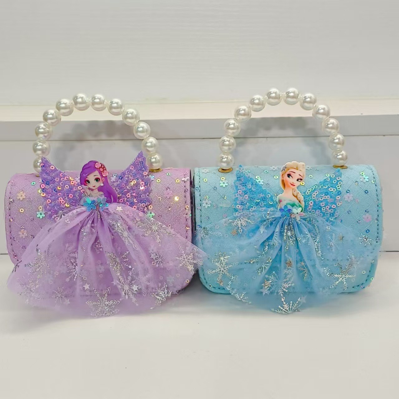 Pearl hand-held princess bag, crossbody accessory square bag, chain girl New Year lucky money bag, Children's Day gift on June 1st full figure
