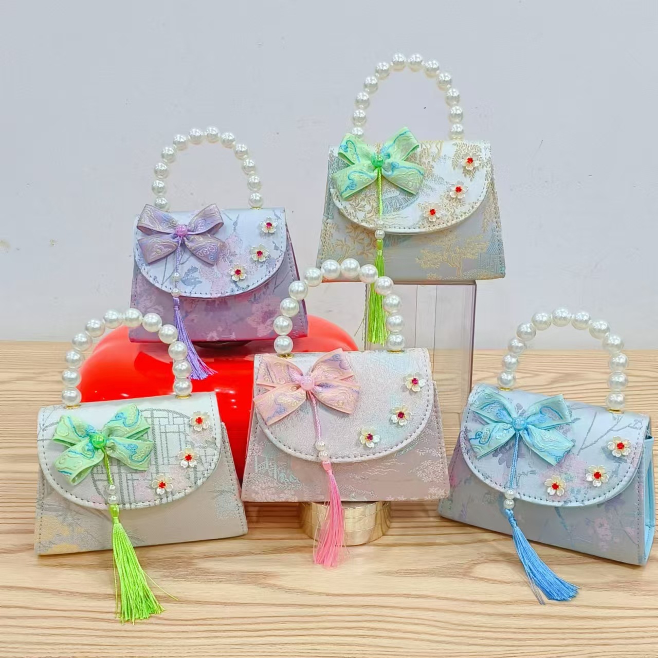Children's bag, Chinese-style bow, tassel, girls' Hanfu accessories crossbody bag, princess pearl hand-held storage coin purse full figure