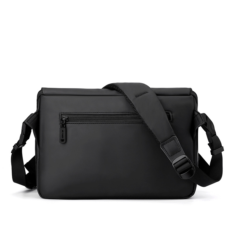 wepower's new minimalist men's crossbody bag, outdoor functional single-shoulder bag, large-capacity trendy men's bag and messenger bag Application Scenario