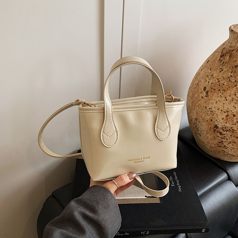 Fashionable and high-quality bucket bag 2025 Spring New Style Korean simple and stylish crossbody bag, high-end and versatile single-shoulder bag Application Scenario
