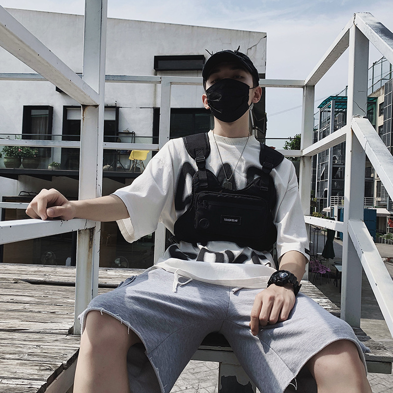 Trendy street men's and women's chest bags, new functional workwear tactical bags, fashionable vest couple running sports bags details Picture