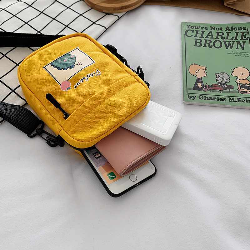 Summer small crossbody bag for girls, new small square crossbody bag for women, Japanese style small crossbody bag, casual retro style crossbody bag Application Scenario