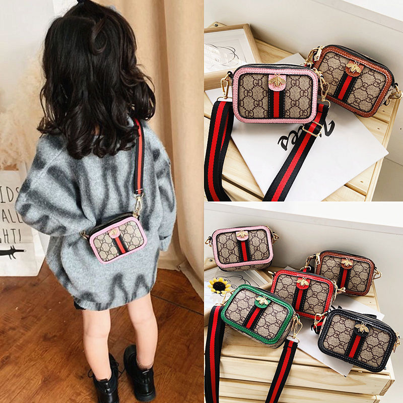 The 2023 new style of children's bags: a cute and versatile crossbody bag for girls, a stylish single-shoulder bag for little girls, and a cute princess mini bag full figure
