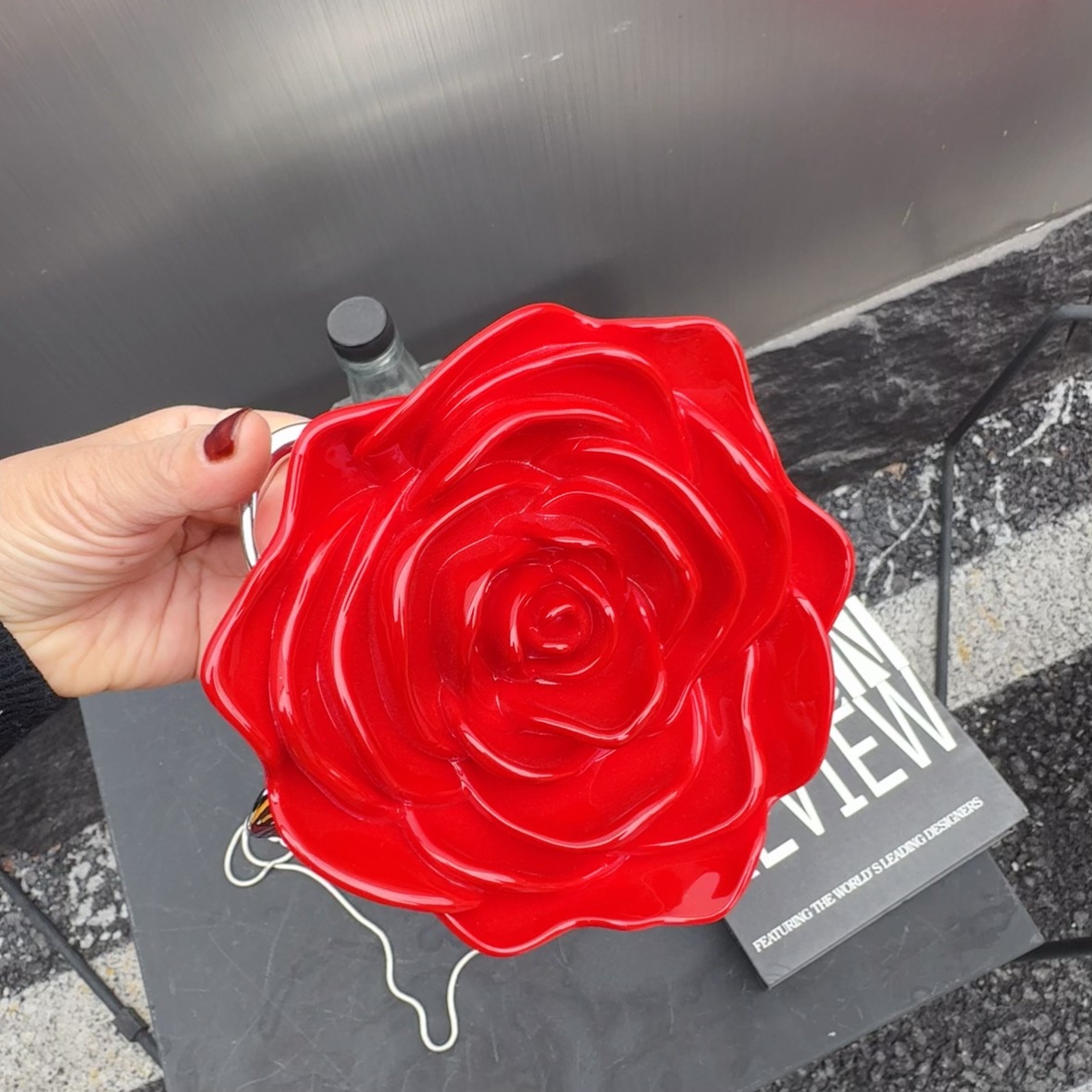 Elegant and stylish rose, versatile for autumn and winter, a box bag with a niche design and a sense of sophistication, a hand-held crossbody bag for dinner parties Specification drawing