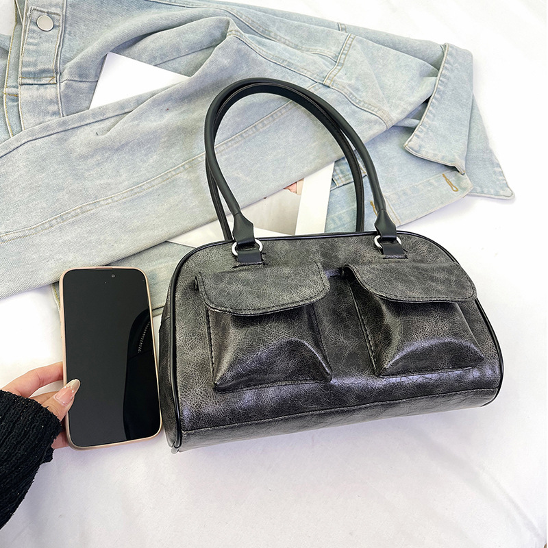 New large-capacity commuting single-shoulder bag, versatile texture, retro underarm bag, fashionable and stylish handbag, cross-border wholesale Application Scenario