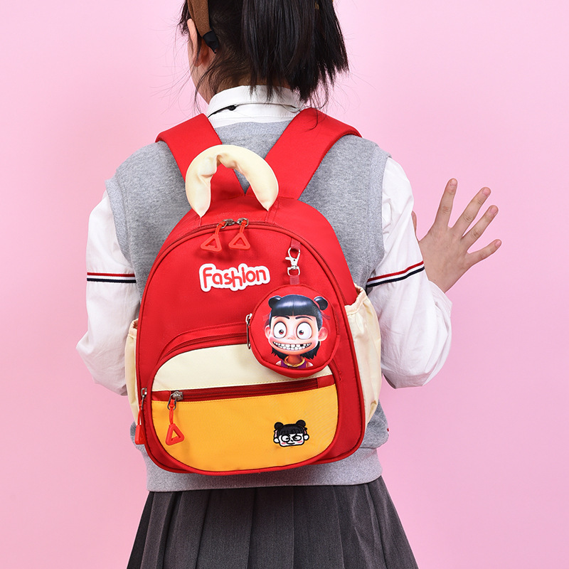 Large-capacity kindergarten schoolbag, lightweight back-protecting children's casual backpack, Capibara baby color-blocking small backpack Application Scenario