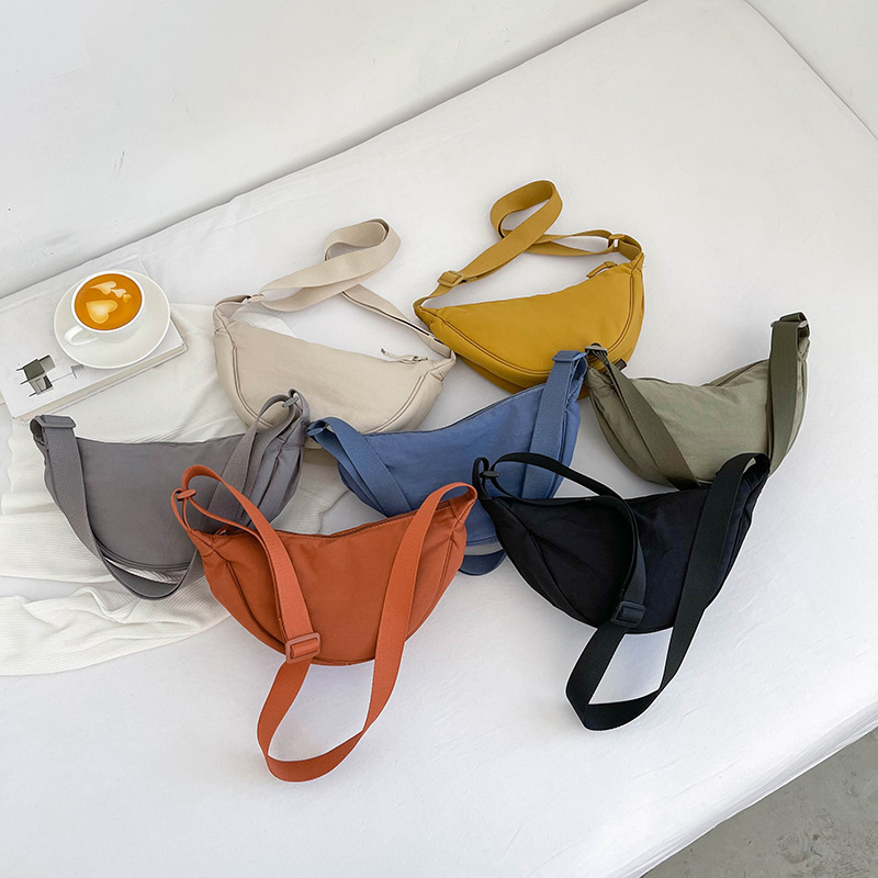 New women's crossbody bag, Xiaohongshu nylon dumpling bag, student single-shoulder bag, trendy, casual and high-end small cloth bag Application Scenario