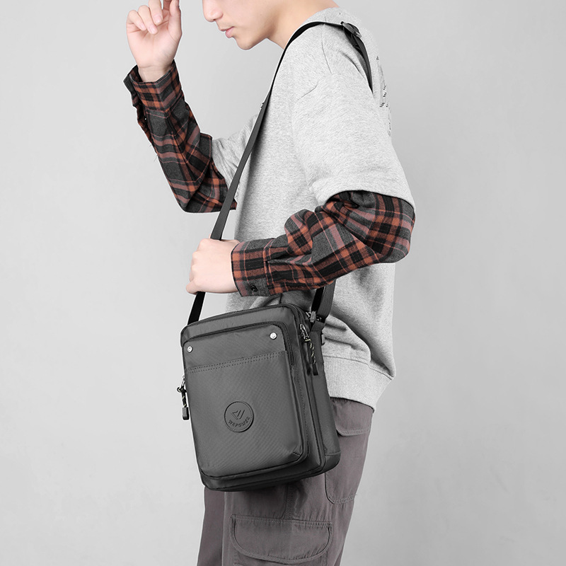 The new cross-border travel crossbody men's bag trend, single-shoulder bag, large-capacity casual men's single-shoulder small cross bag Specification drawing