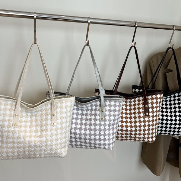 Casual commuting women's bag 2025 Spring checkered simple, stylish and trendy single-shoulder crossbody bag tote bag full figure