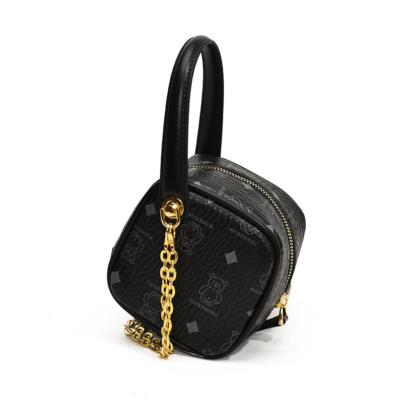 ins' new Korean bear print children's sieve bag, parent-child style hand-held crossbody bag, women's bag Item Picture