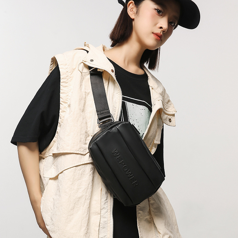 WEPOWER's new trendy brand chest bag, an outdoor multi-functional small bag, is casual and fashionable. It can be carried in various ways and is a single-shoulder crossbody bag details Picture