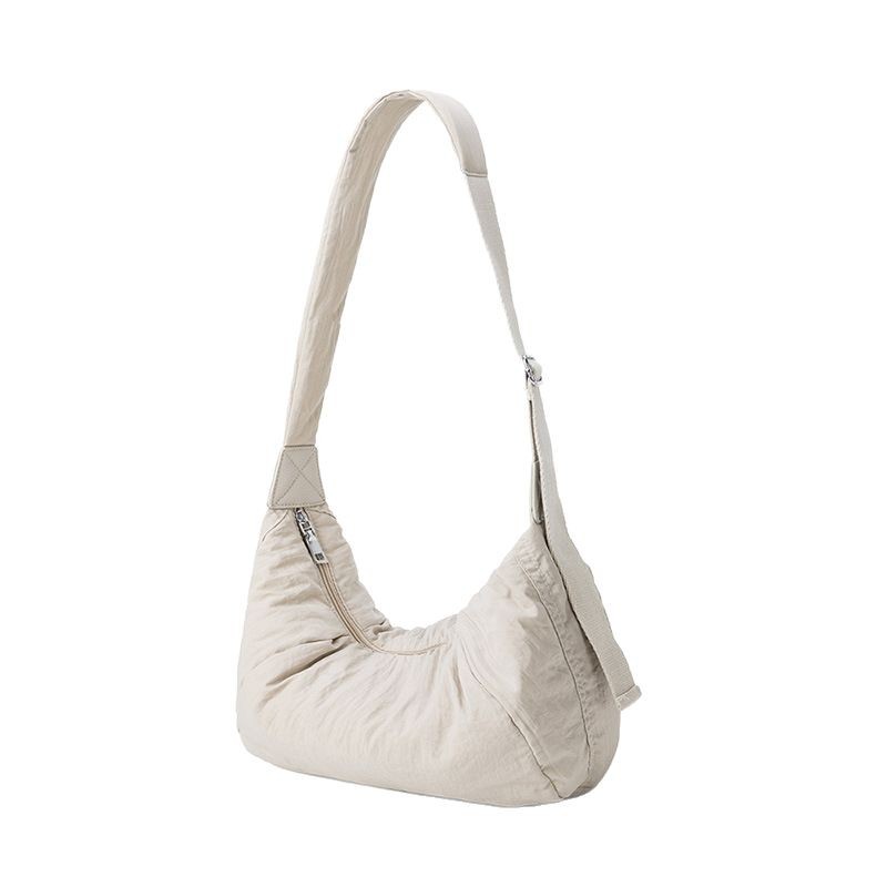 The new Korean-style lightweight and trendy crossbody bag, with a niche and high-end feel, features a simple single-shoulder bag and a fashionable commuting dumpling bag that is versatile Item Picture